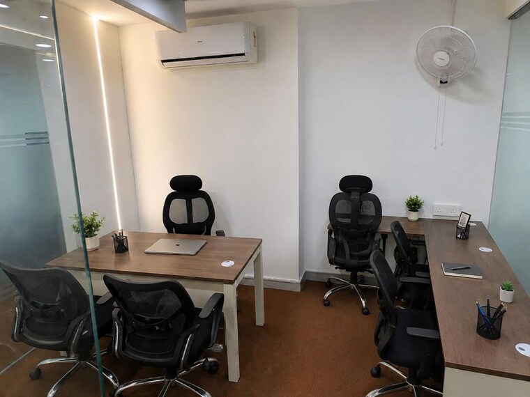 Team Area, netaji subhash place Commercial Office Space 600 Sq.Ft. In Netaji Subhash Place Delhi 10531218
