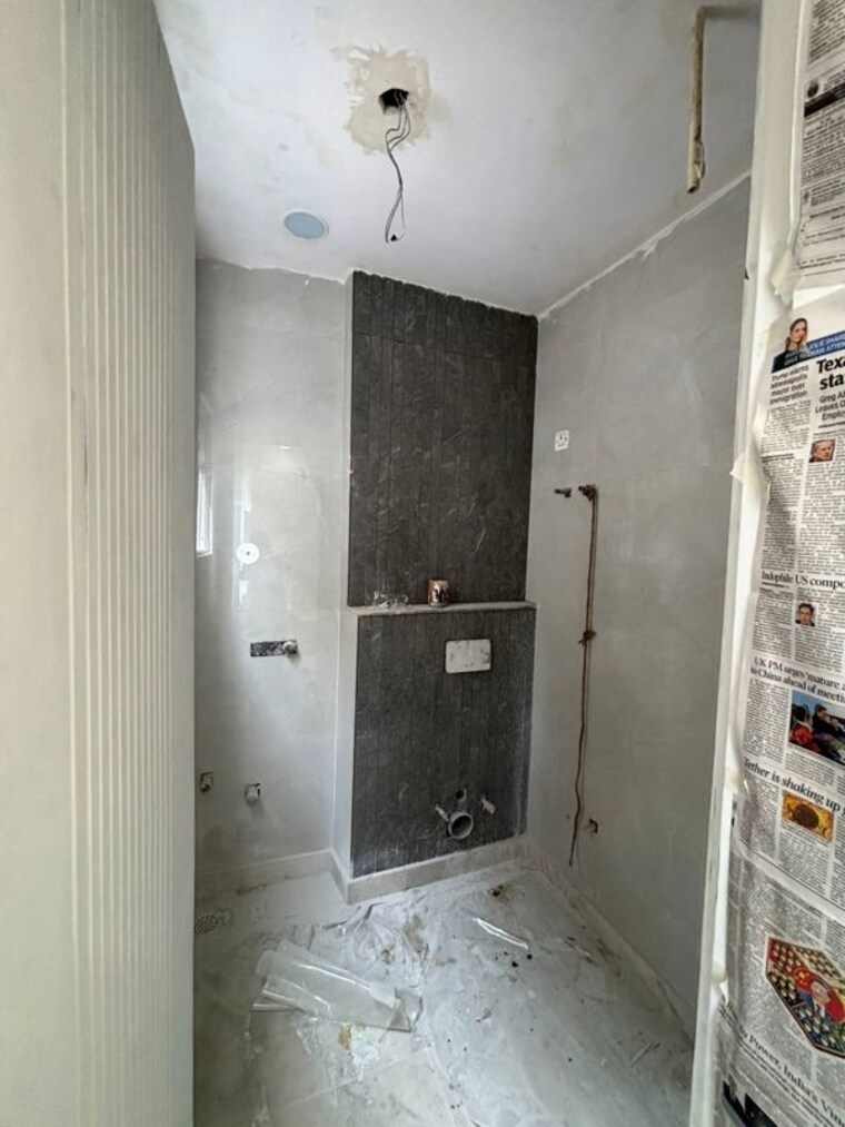 Bathroom, rohini sector 15 3 Bedroom 1200 Sq.Ft. Builder Floor In Rohini Sector 15 Delhi 10531138