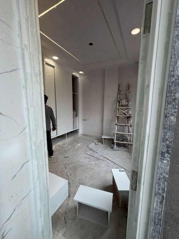 Bathroom, rohini sector 15 3 Bedroom 1200 Sq.Ft. Builder Floor In Rohini Sector 15 Delhi 10531138