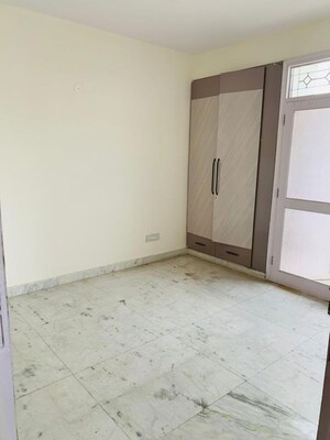 Room in 3 BHK Apartment at Neha Apartments Pi I and II, Pi I And Ii Greater Noida – for Sale