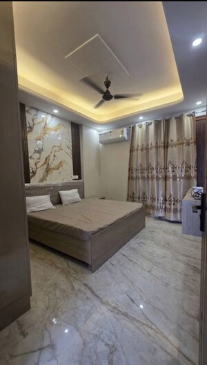 Living Room in 1 RK Builder Floor at Sector 52 – for Rent