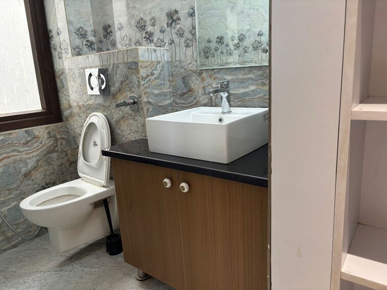 Bathroom, craft-destination-43 3 Bedroom 215 Sq.Yd. Builder Floor In Sector 43 Gurgaon 10533609