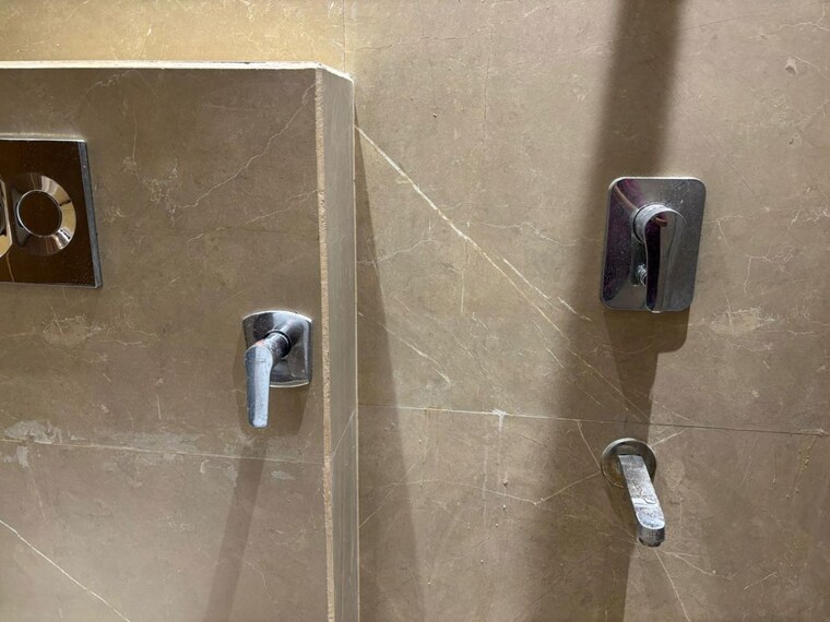 Bathroom, craft-destination-43 3 Bedroom 215 Sq.Yd. Builder Floor In Sector 43 Gurgaon 10533609