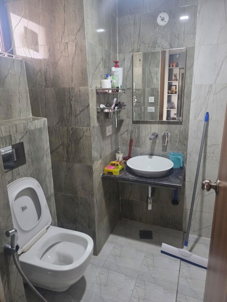 Bathroom, awas-vikas-flat 2 Bedroom 1425 Sq.Ft. Apartment In Vrindavan Yojna Lucknow 10533602