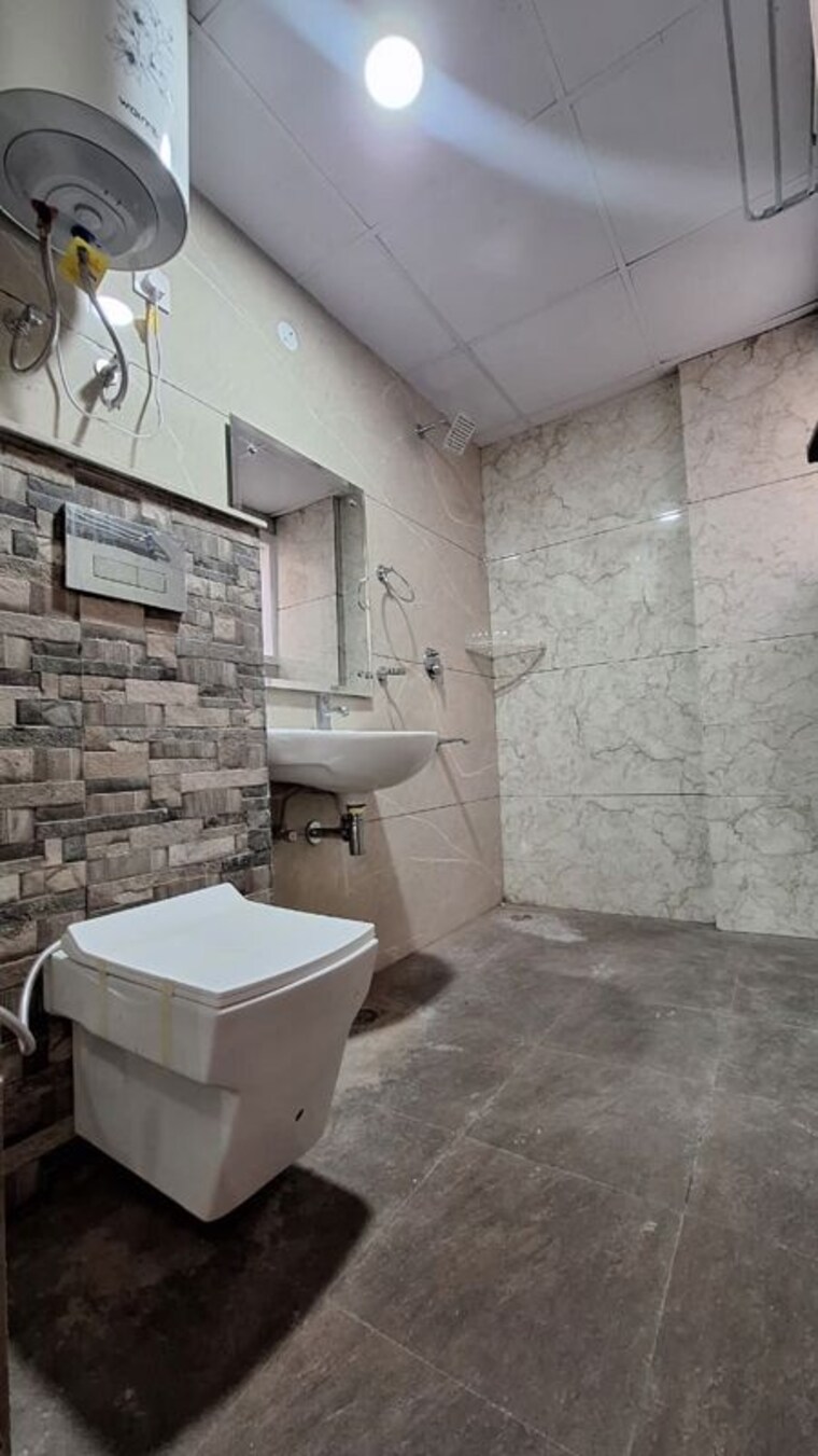 Bathroom, vip road 3.5 Bedroom 1650 Sq.Ft. Apartment In Vip Road Zirakpur 10533619