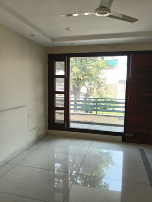 Room in 4 BHK Builder Floor at Sector 18 – for Rent