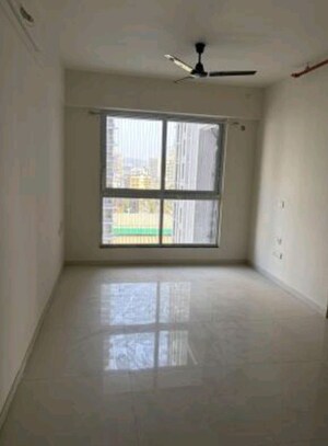 Room in 3 BHK Apartment at Sheth Zuri, Laxmi Nagar – for Rent