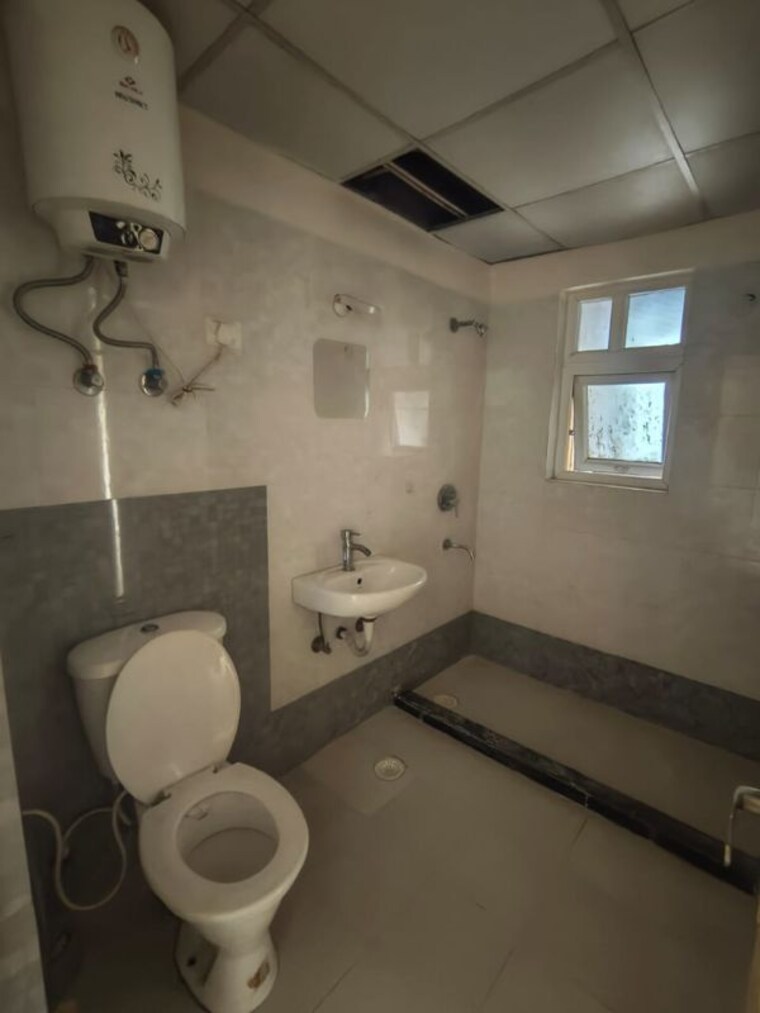 Bathroom, corona-optus 2.5 Bedroom 1465 Sq.Ft. Apartment In Sector 37c Gurgaon 10533645