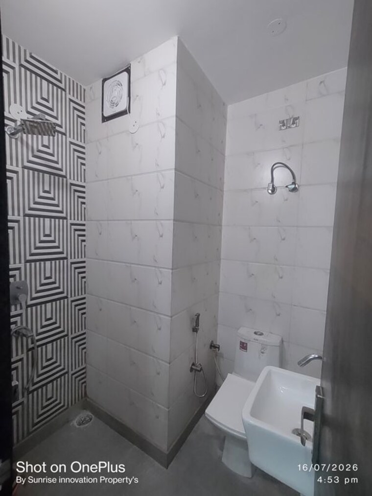Bathroom, mansa ram park 3 Bedroom 85 Sq.Yd. Builder Floor In Mansa Ram Park Delhi 10533647