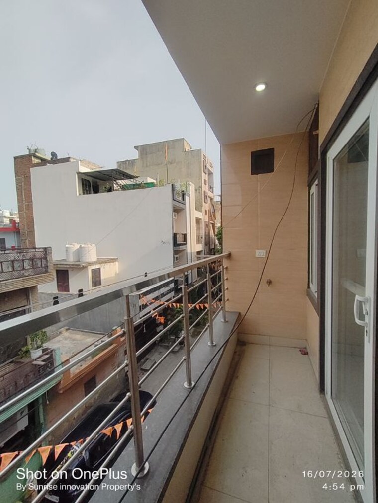 Balcony, mansa ram park 3 Bedroom 85 Sq.Yd. Builder Floor In Mansa Ram Park Delhi 10533647
