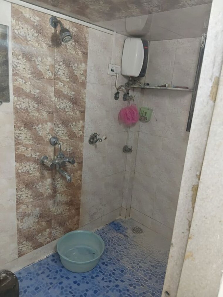 Bathroom, bhawani-industrial-estate 2 Bedroom 900 Sq.Ft. Apartment In Powai Mumbai 10533706