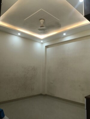 Room in 3 BHK Apartment at Allure Homes, Sector 14 – for Rent