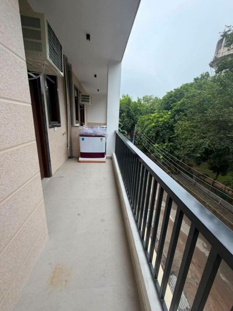 Balcony, housing-board-colony-sector-17 1 Bedroom 450 Sq.Ft. Builder Floor In Sector 17a Gurgaon 10533731