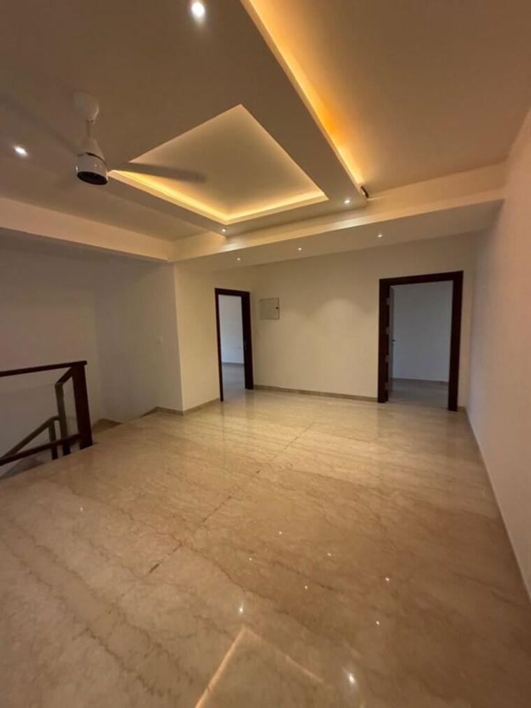 Room, benson-apartments 4 Bedroom 5000 Sq.Ft. Apartment In Benson Town Bangalore 10533777
