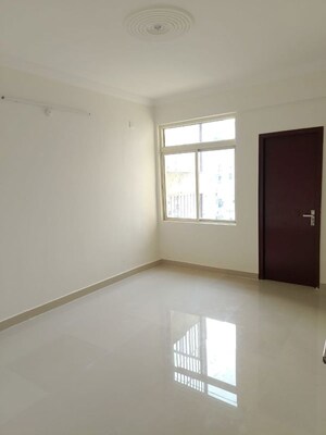 Room in 3 BHK Apartment at Samiah Melrose Avenue, Vrindavan Yojna – for Rent