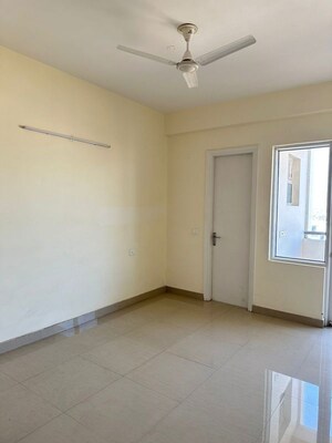 Room in 3 BHK Apartment at Malwa Escon Primera, International Airport Road – for Rent