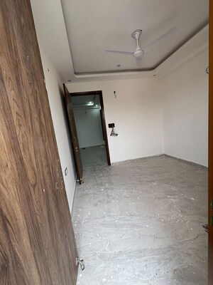 Room in 2 BHK Builder Floor at Saket – for Rent