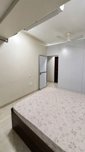  Pg For Rent in Dadar West