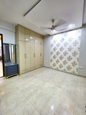 Room in 3 BHK Apartment at Pir Machalla – for Sale
