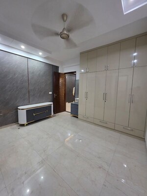 Room in 3 BHK Apartment at Pir Machalla – for Sale