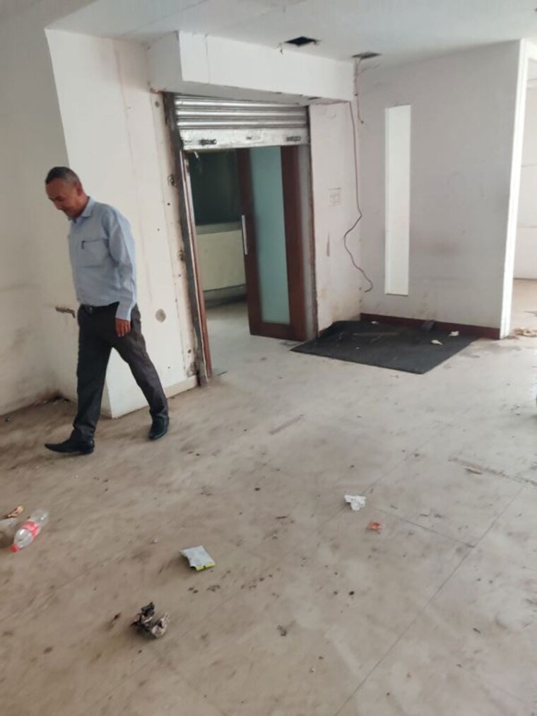 Floor Plan, south extension ii Commercial Showroom 4000 Sq.Ft. In South Extension ii Delhi 10531728