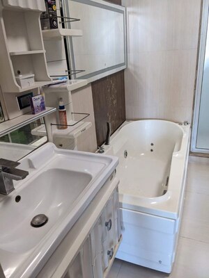 Team Area in 3 BHK Apartment at Shimmering Heights, Mahim West – for Rent