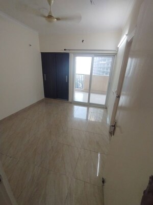 Room in 2 BHK Apartment at Gaur City 2 - 14th Avenue, Sector 16c Greater Noida – for Rent