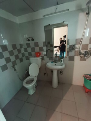 Team Area in 3 BHK Apartment at Gaur City 2 - 14th Avenue, Sector 16c Greater Noida – for Rent