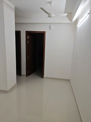 Room in 2 BHK Apartment at Worli – for Rent