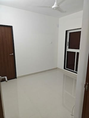 Room in 2 BHK Apartment at Worli – for Rent