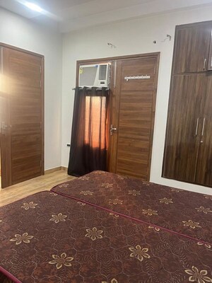 1 RK Builder Floor For Rent in Sector 44