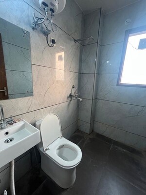 Bathroom in 1 RK Builder Floor at Sector 44 – for Rent