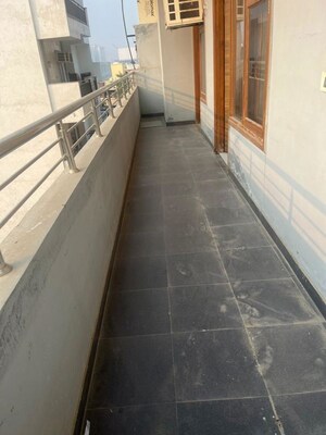Balcony in 1 RK Builder Floor at Sector 44 – for Rent