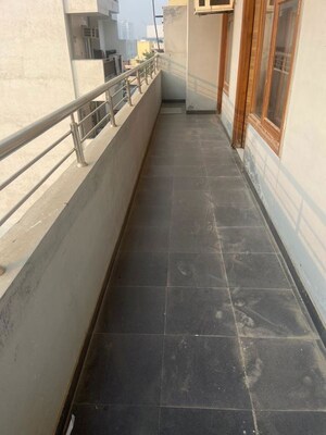 Balcony in 1 RK Builder Floor at Sector 44 – for Rent