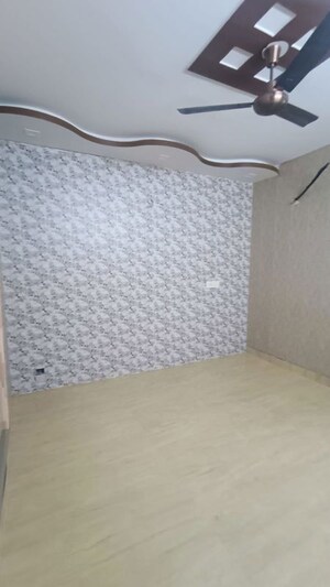 Room in 3 BHK Builder Floor at BPTP Park 81, Sector 81 – for Sale