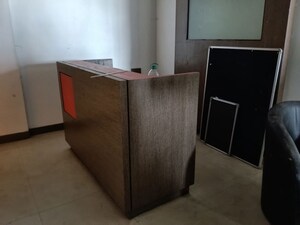 Room in  Office Space at Hazratganj – for Rent