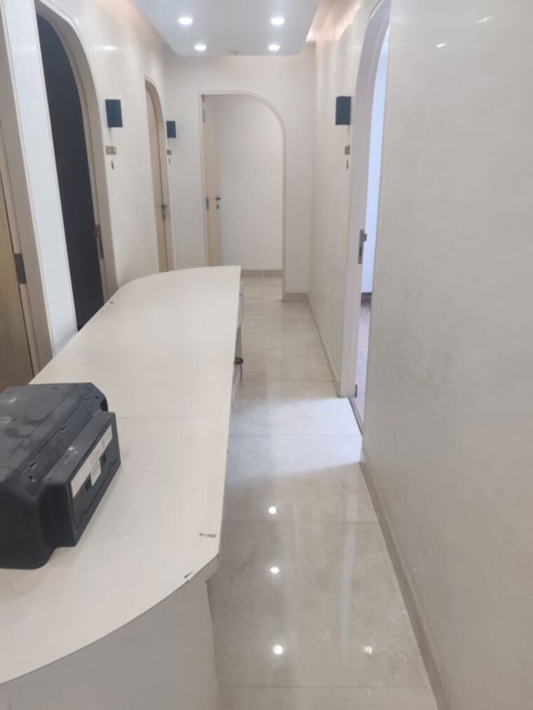 Team Area, defence colony Commercial Showroom 2700 Sq.Ft. In Defence Colony Delhi 10533949