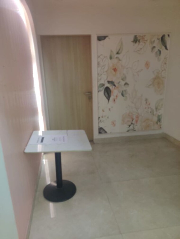 Room, defence colony Commercial Showroom 2700 Sq.Ft. In Defence Colony Delhi 10533949