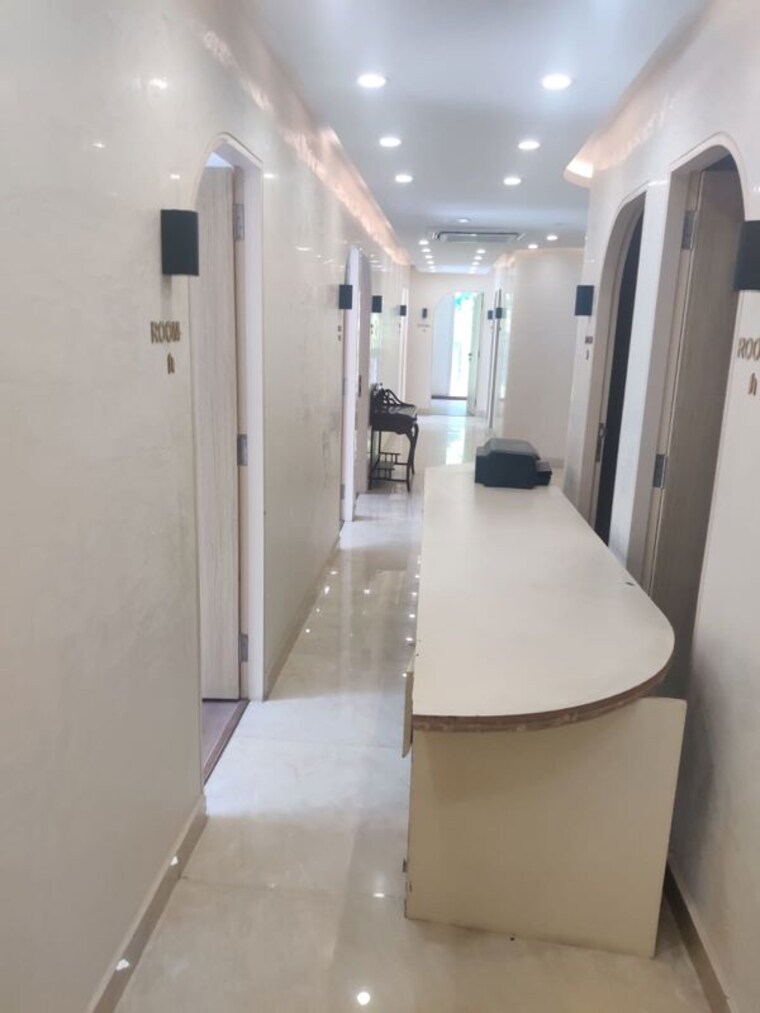 Team Area, defence colony Commercial Showroom 2700 Sq.Ft. In Defence Colony Delhi 10533949