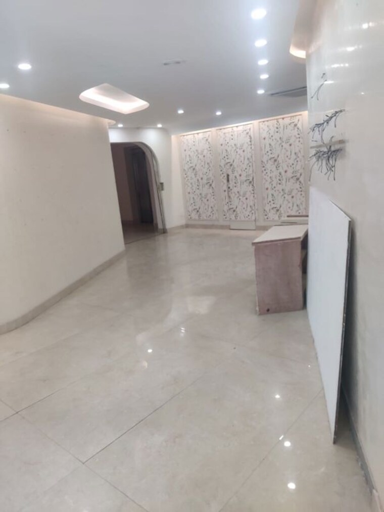 Team Area, defence colony Commercial Showroom 2700 Sq.Ft. In Defence Colony Delhi 10533949