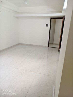 Room in 2 BHK Apartment at Mahindra Alcove, Chandivali – for Rent