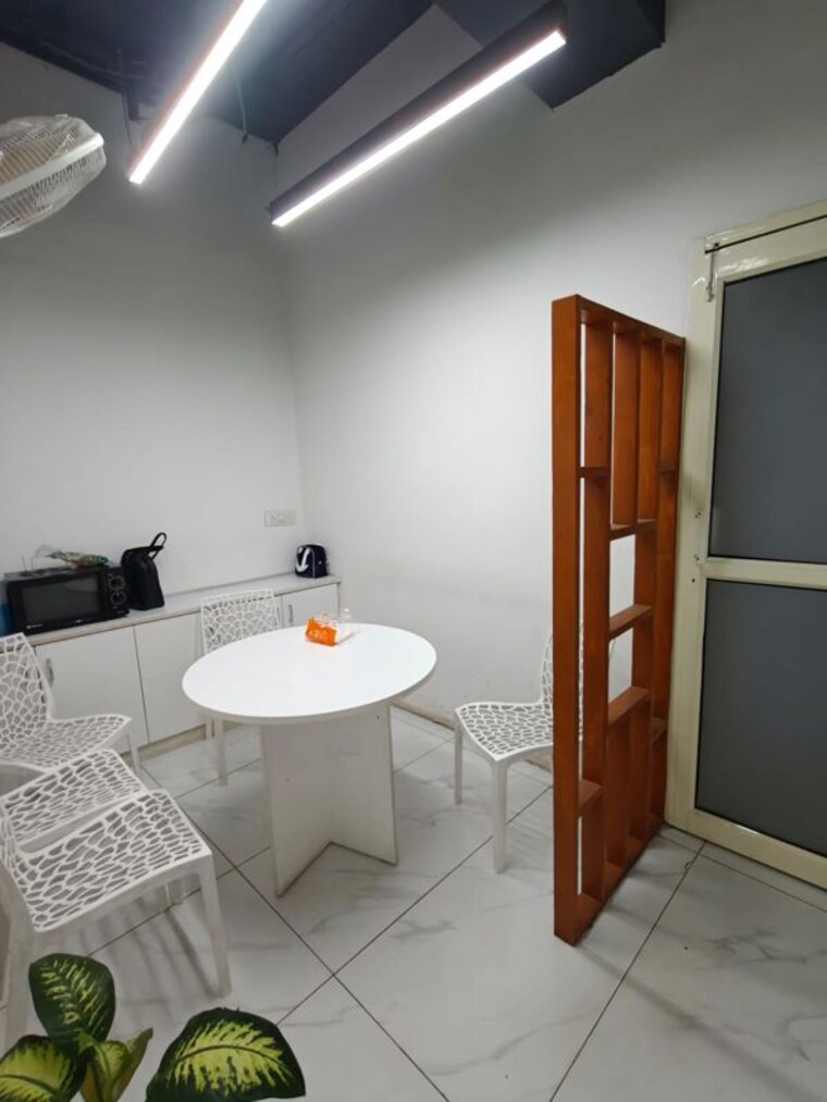 Team Area, sector 18 Commercial Office Space 1200 Sq.Ft. In Sector 18 Noida 10533994