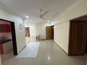 Room in 3 BHK Apartment at Bandra West – for Rent