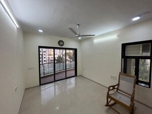 Room in 3 BHK Apartment at Bandra West – for Rent