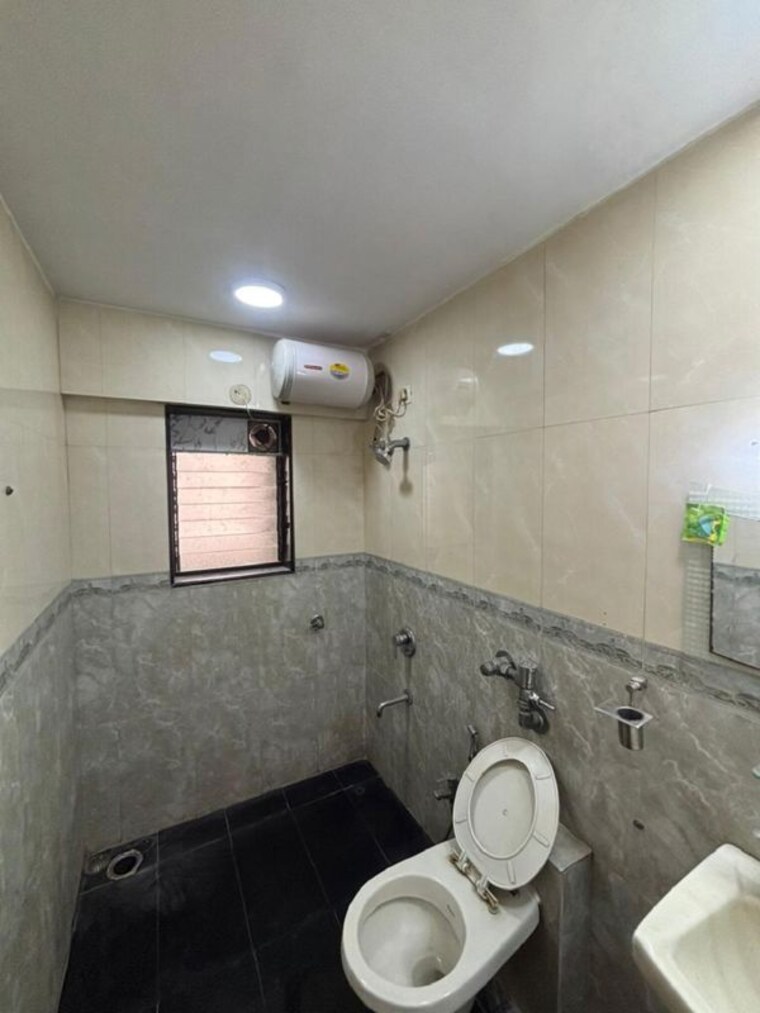 Bathroom, bandra west 3 Bedroom 1100 Sq.Ft. Apartment In Bandra West Mumbai 10534046