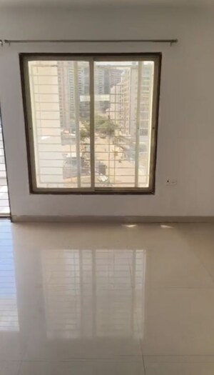 Room in 3 BHK Apartment at Green Ridge Tower, Borivali West – for Sale