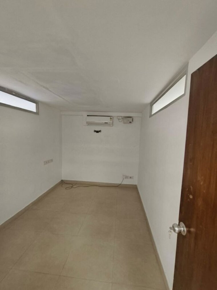 Room, vasant vihar Commercial Office Space 1600 Sq.Ft. In Vasant Vihar Delhi 10534050