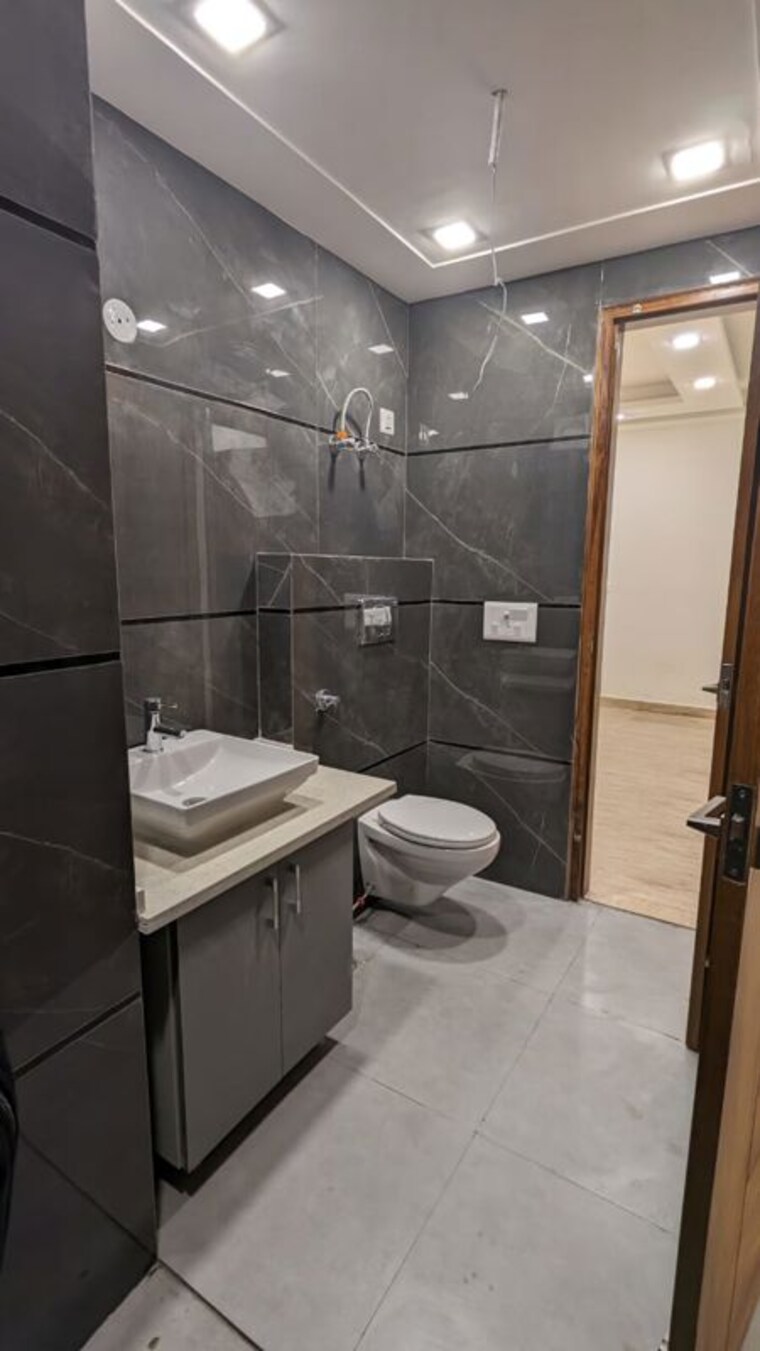 Bathroom, fidato-honour-homes 3 Bedroom 138 Sq.Ft. Builder Floor In Sector 89 Faridabad 10533934