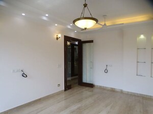 Room in 3 BHK Builder Floor at Chittaranjan Park – for Rent