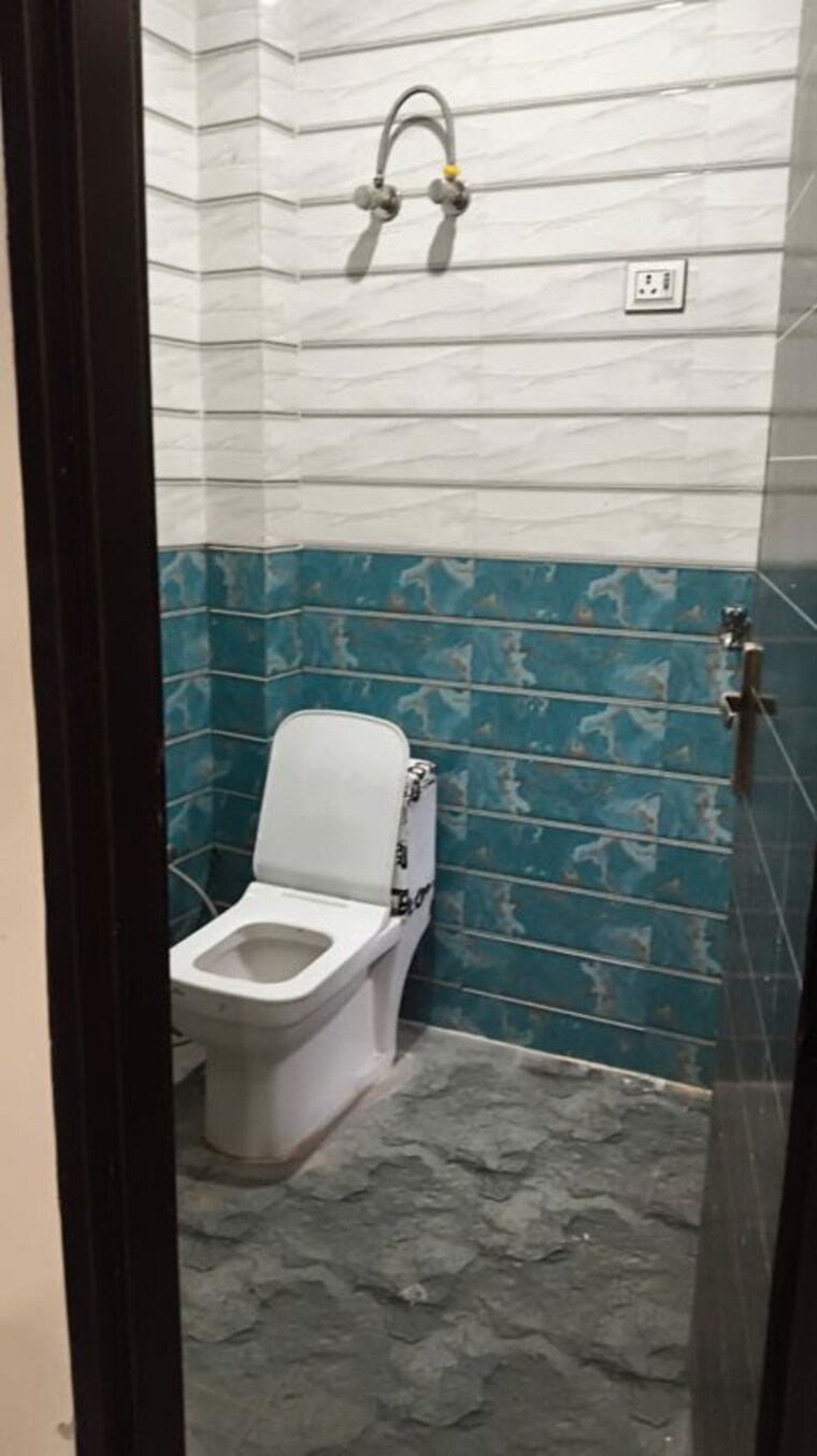 Bathroom, uttam nagar 1 RK 350 Sq.Ft. Builder Floor In Uttam Nagar Delhi 10534095